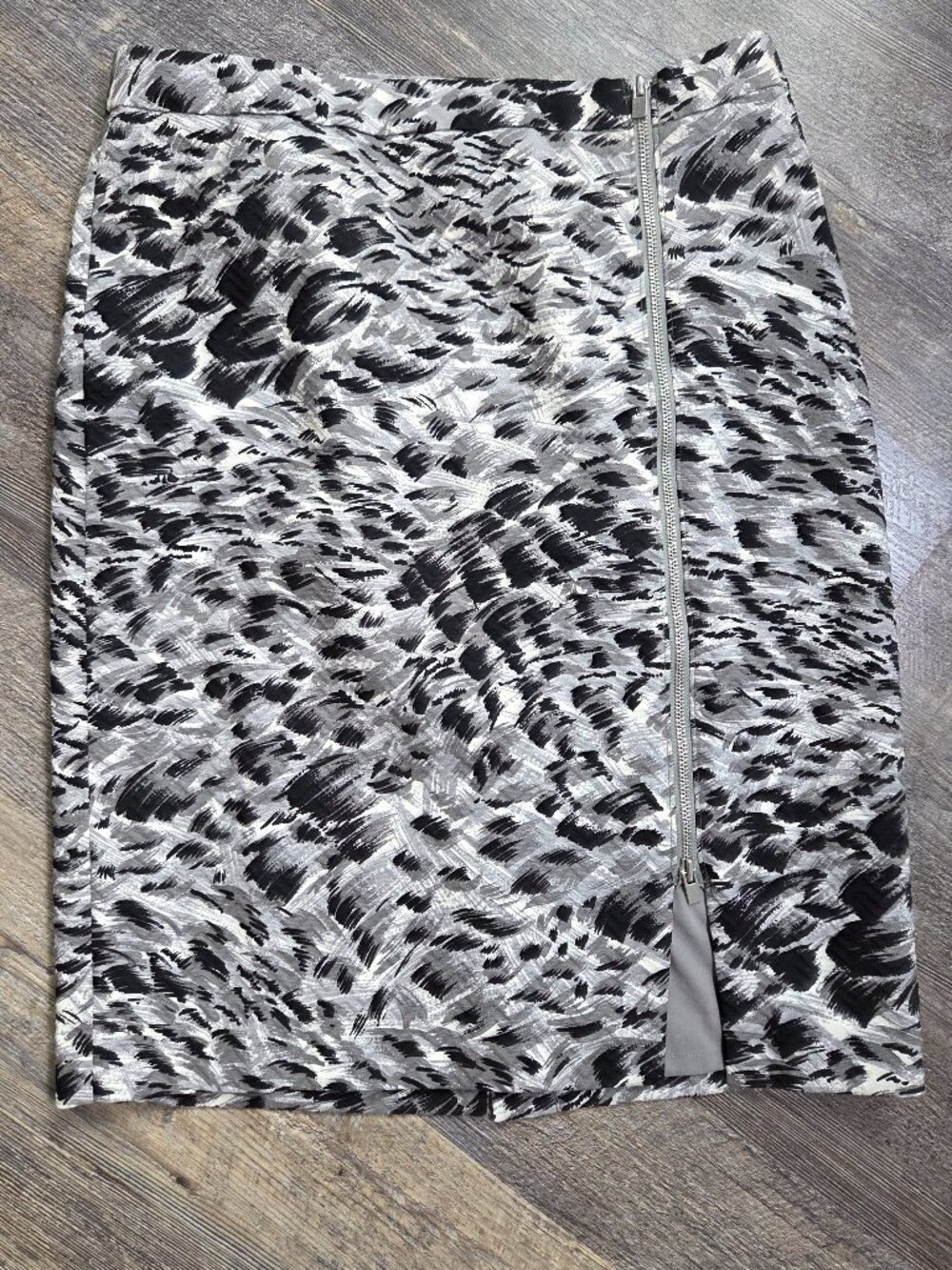 Talbots Pencil Skirt Brushstroke Animal Print Black/Gray/Silver/White Sz 10